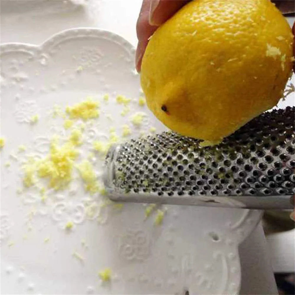 Stainless Steel Versatile Hand Held Nutmeg Citrus Ginger Grater Multifunctional Ginger Garlic Nut Planer Kitchen Accessories